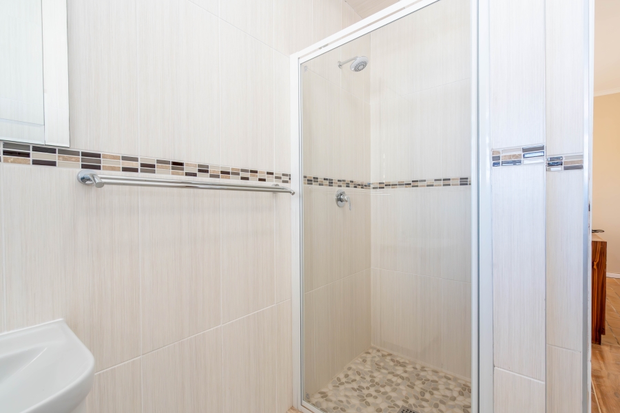 8 Bedroom Property for Sale in Middedorp Western Cape